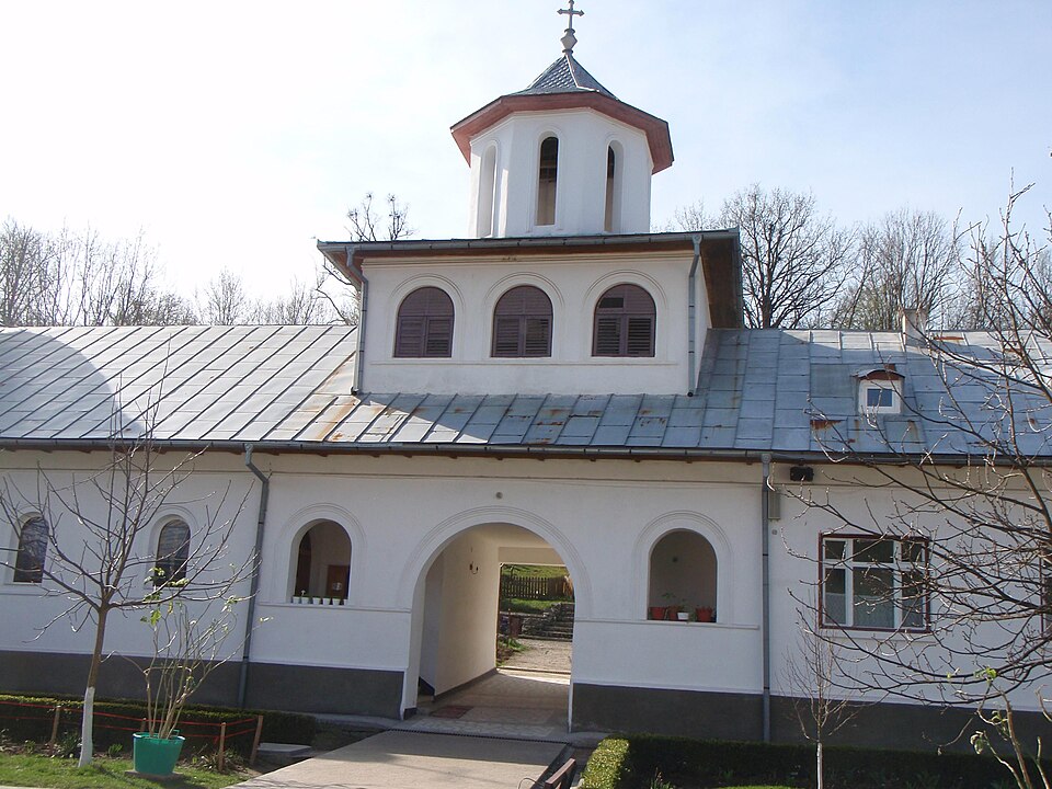 File:RO GJ Stramba monastery 3.jpg