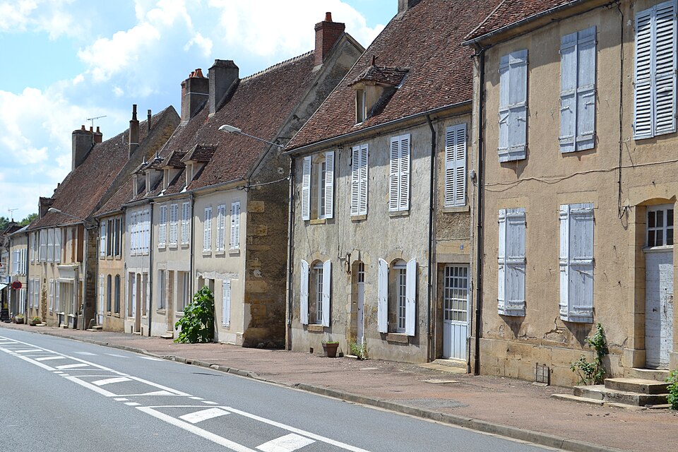 File:Rue de Champlemy.JPG
