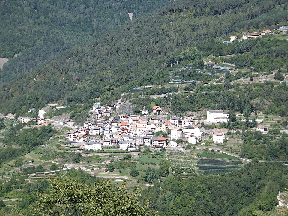 File:Valda vista dalla Madonna dell'Aiuto.JPG