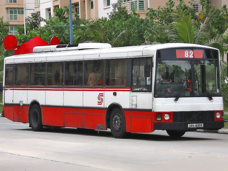 File:VolvoB10M MK2DM Sv82 1830r.jpg