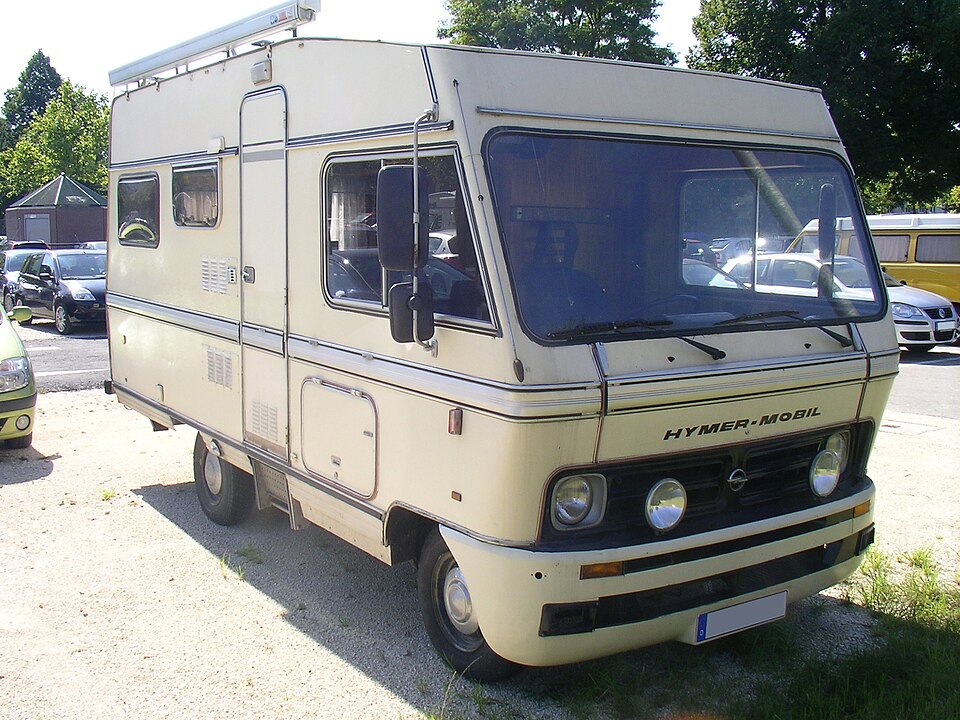 File:Bedford Blitz Hymer-Mobil.Front.jpg