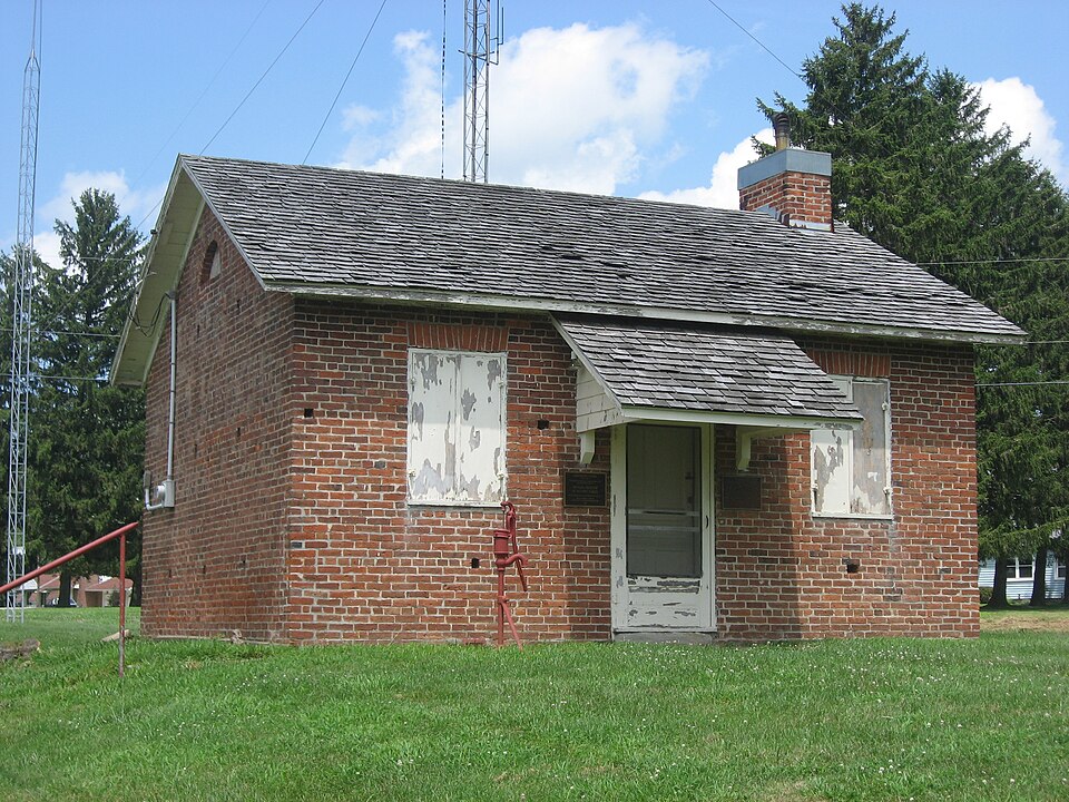 File:Beehive School.jpg