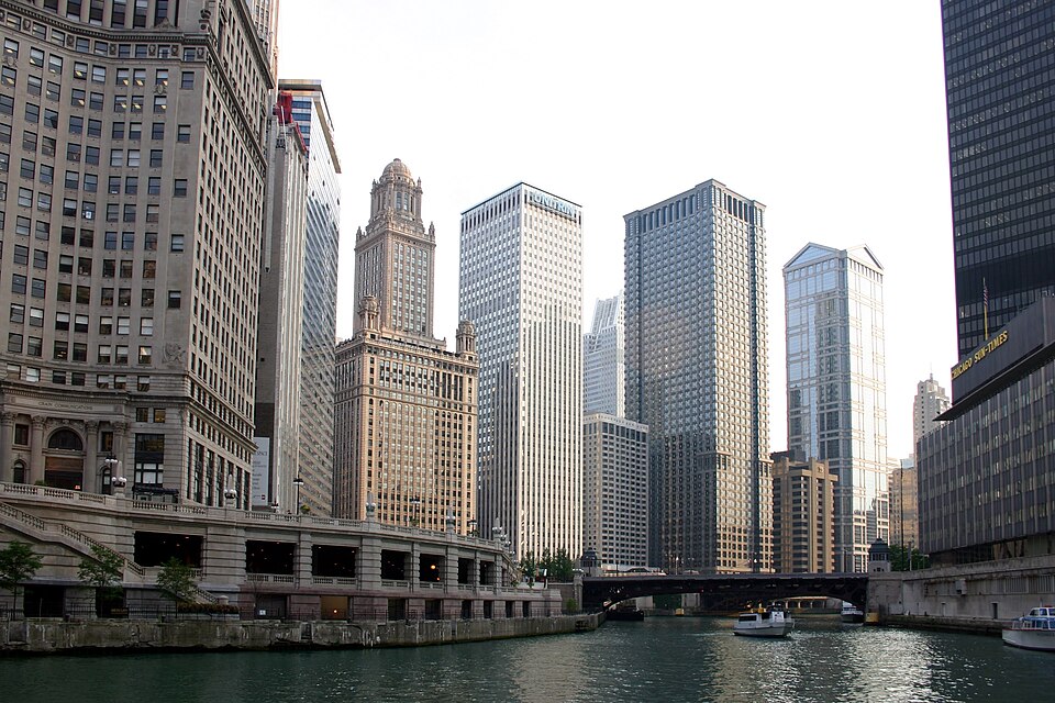 File:Chicago river 2004.jpg