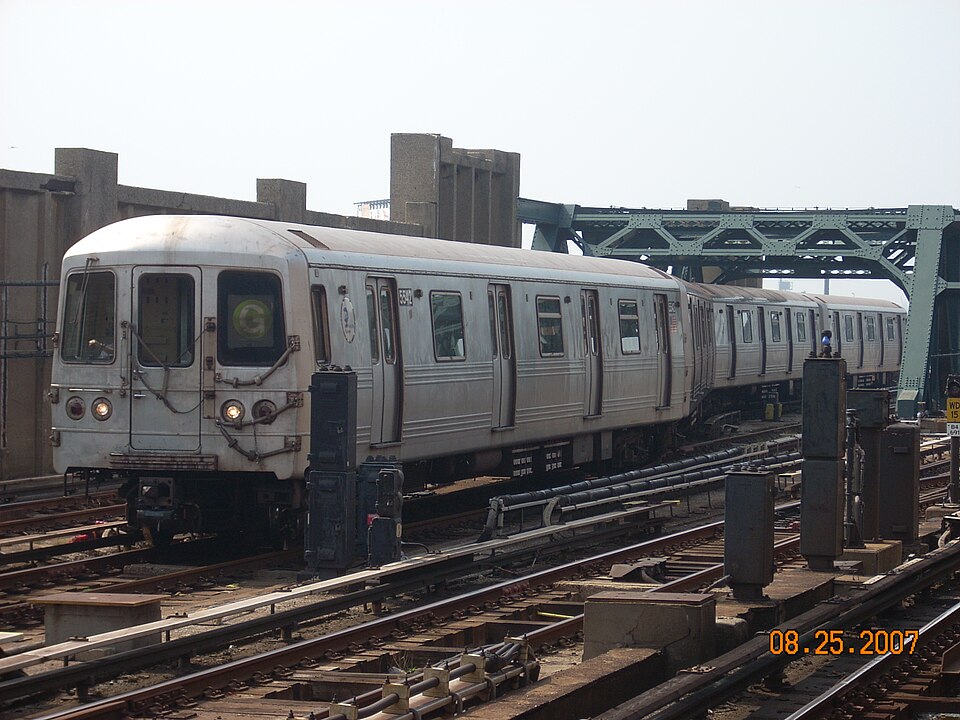 File:G switching at 4ave.jpg