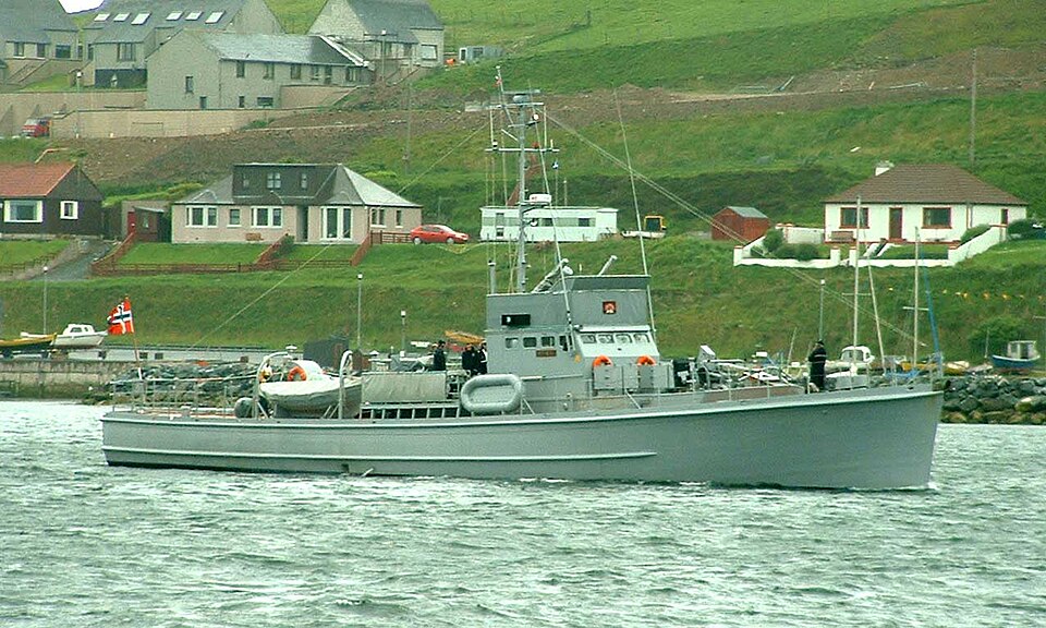 File:HNoMS Hitra (2003).jpg