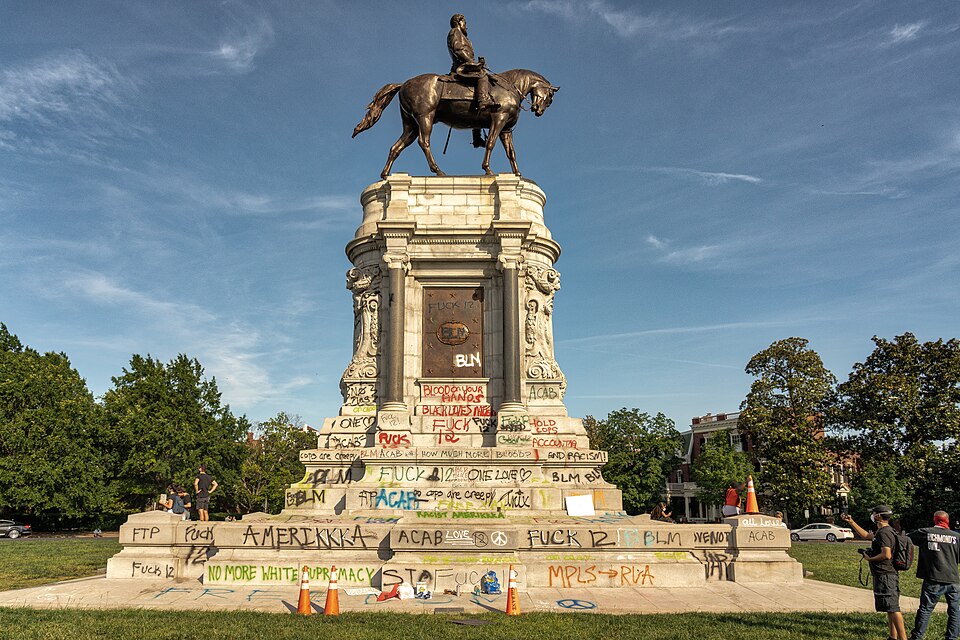 File:Monument Blvd RVA.jpg