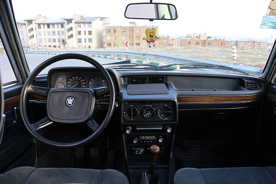 File:BMW E12 Interior.jpg