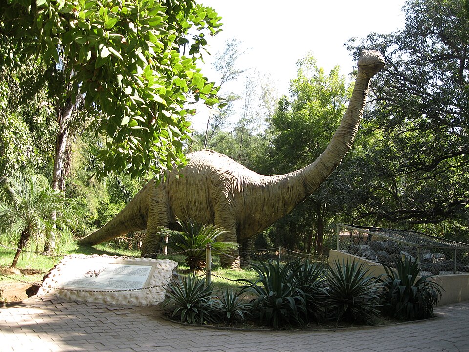 File:Dinosaur and Fossil Park.jpg