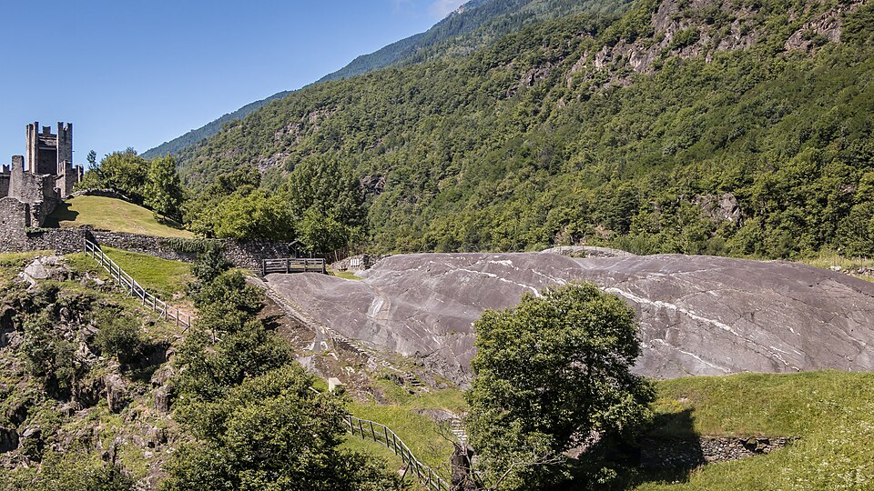 File:Parco Grosio La Rupe Magna.jpg