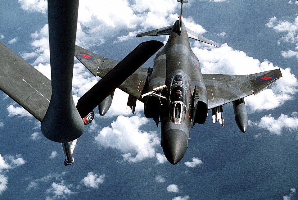 File:Phantom FG1 43 Sqn refueling.jpg