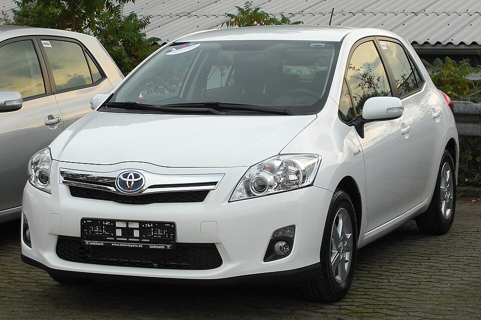 File:Toyota Auris Hybrid front 20100923.jpg