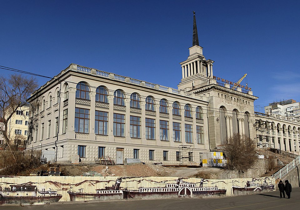 File:Речной вокзал в период реставрации.jpg