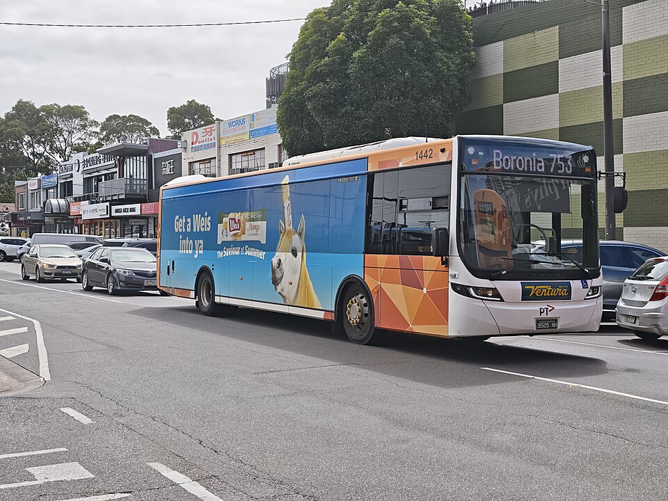 File:753 at Glen Waverley.jpg