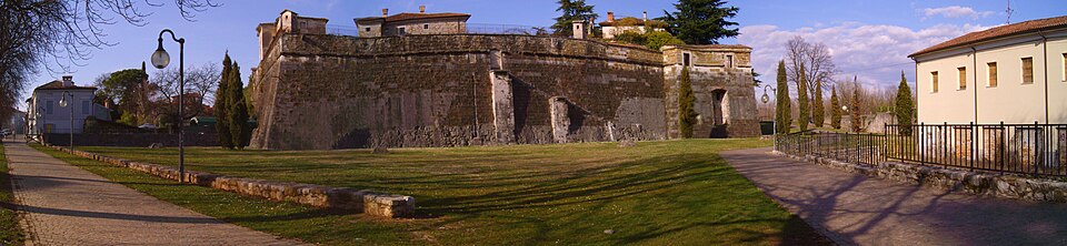 File:EFrancoGradiscaCastello200903.JPG