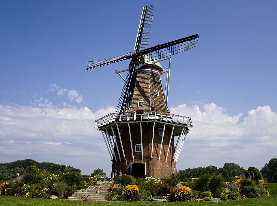 File:Holland MI 16M (3858254690).jpg