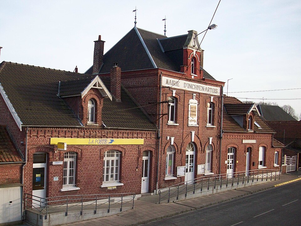 File:Mairieinchyenartois.jpg