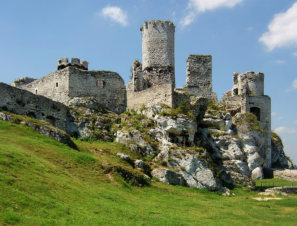 File:Ogrodzieniec-Zamek-Tamerlan.jpg