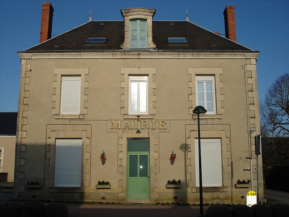 File:Saint-Christophe-en-Boucherie (36) - Mairie.jpg
