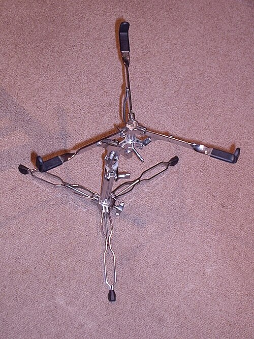 File:Tama modern snare drum stand.JPG