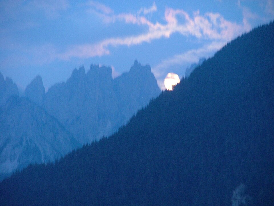 File:Val Toro notte.JPG