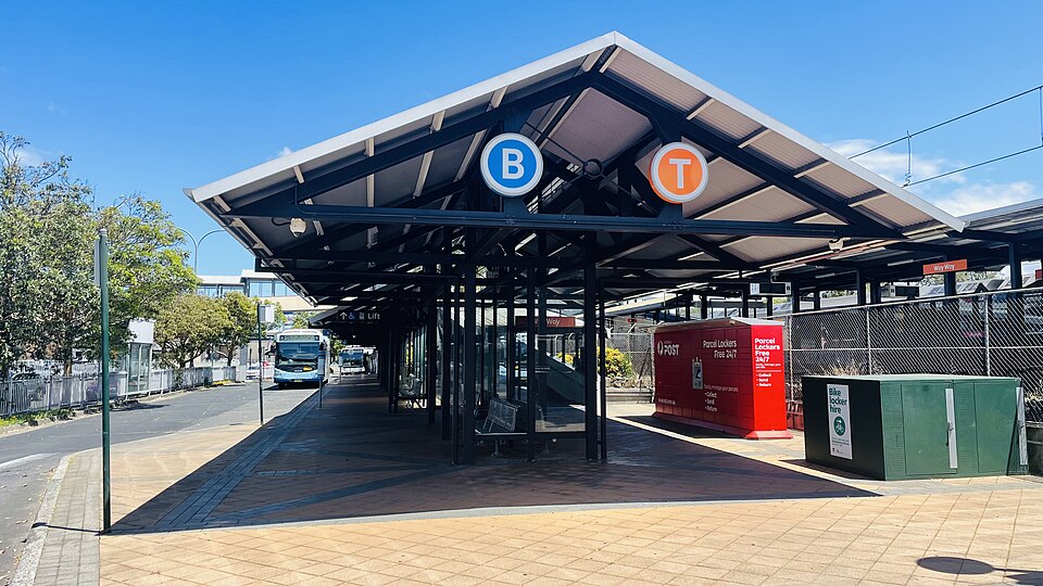 File:Woy Woy Railway Station Bus Terminal.jpg