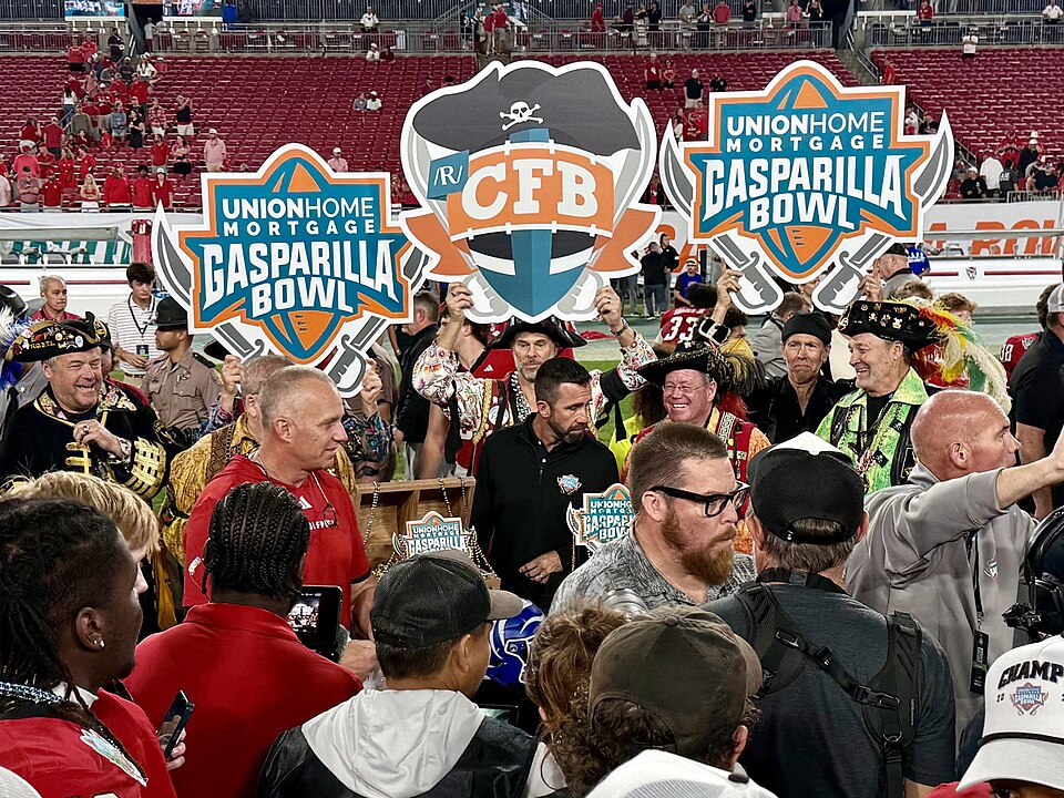 File:2025-1219 Gasparilla Bowl Ceremony.jpeg