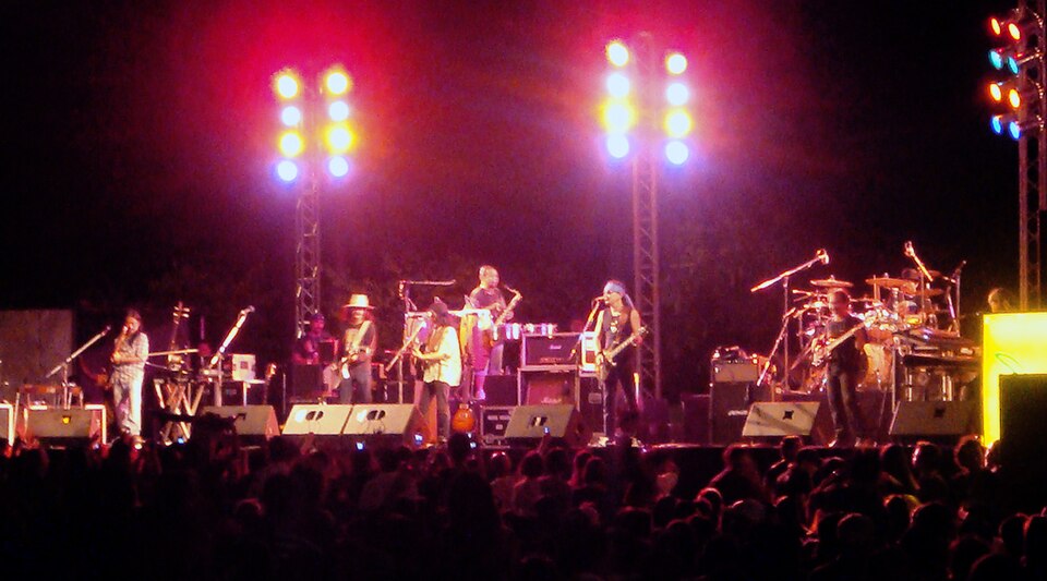 File:Carabao (Thai-band) 2012 DSC01758.jpg