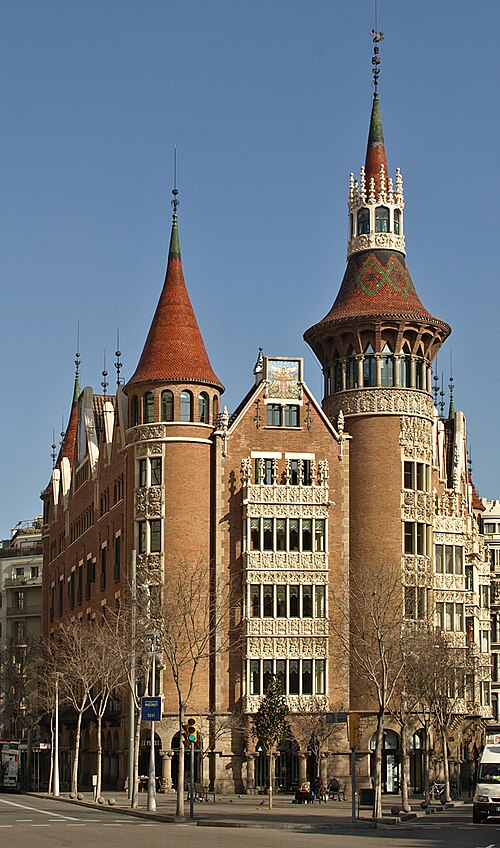 File:Casa de les Punxes - 001.jpg