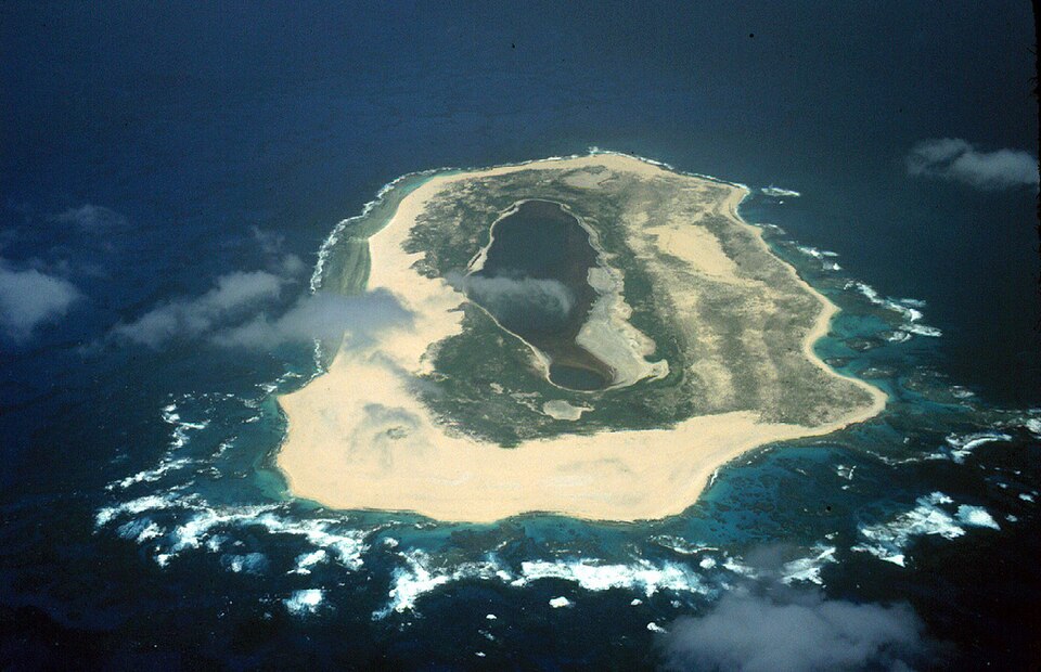 File:Laysan Aerial.jpg