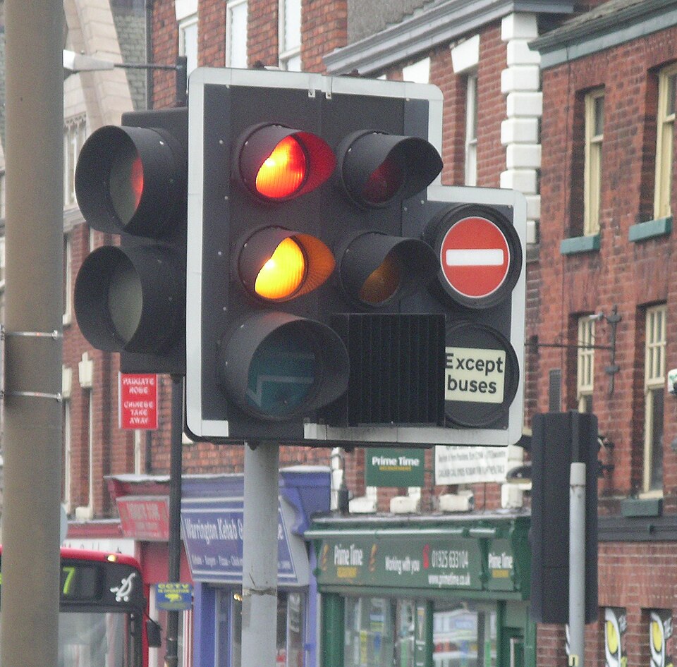 File:Traffic lights.jpg
