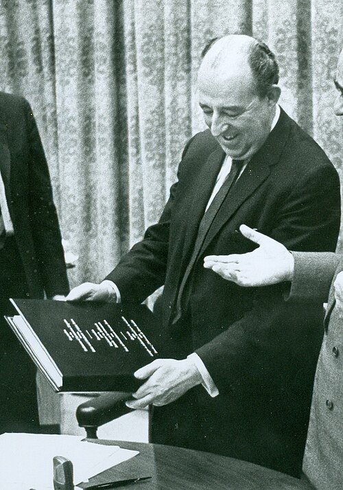 File:Aron Broches signing ICSID crop.jpg