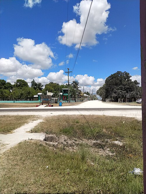 File:Carmelita bus stop.jpg