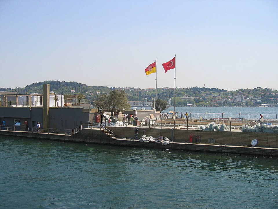 File:Galatasaray Island 1.JPG
