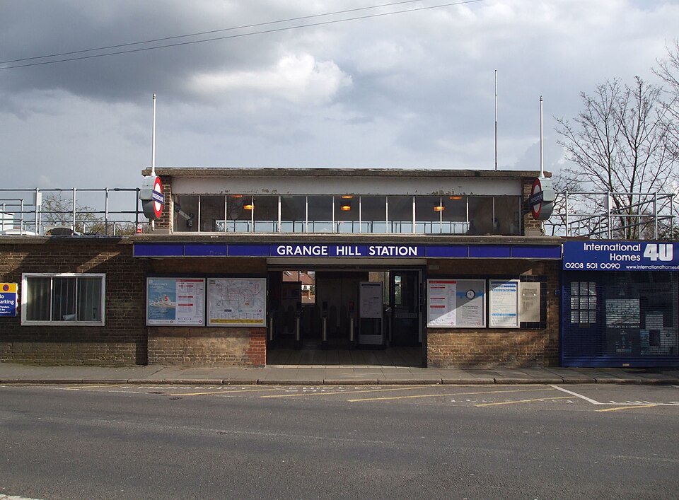 File:Grange Hill stn entr.JPG