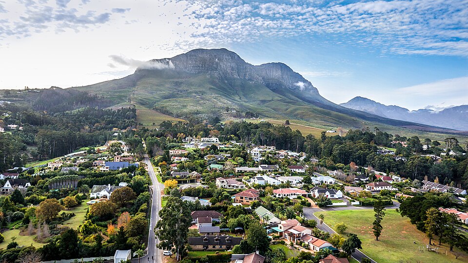 File:Helderberg Mountain in Somerset West.jpg