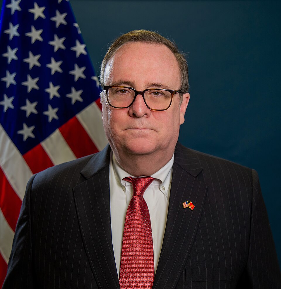 File:Lesslie Viguerie, U.S. Ambassador.jpg