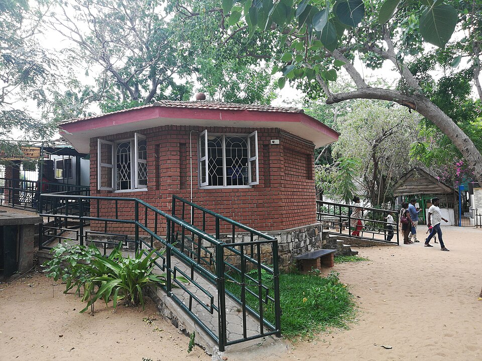 File:CrocBank Office.jpg