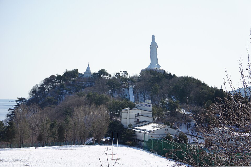 File:Kamaishi Kannon 釜石大観音 Mar 4, 2012.jpg