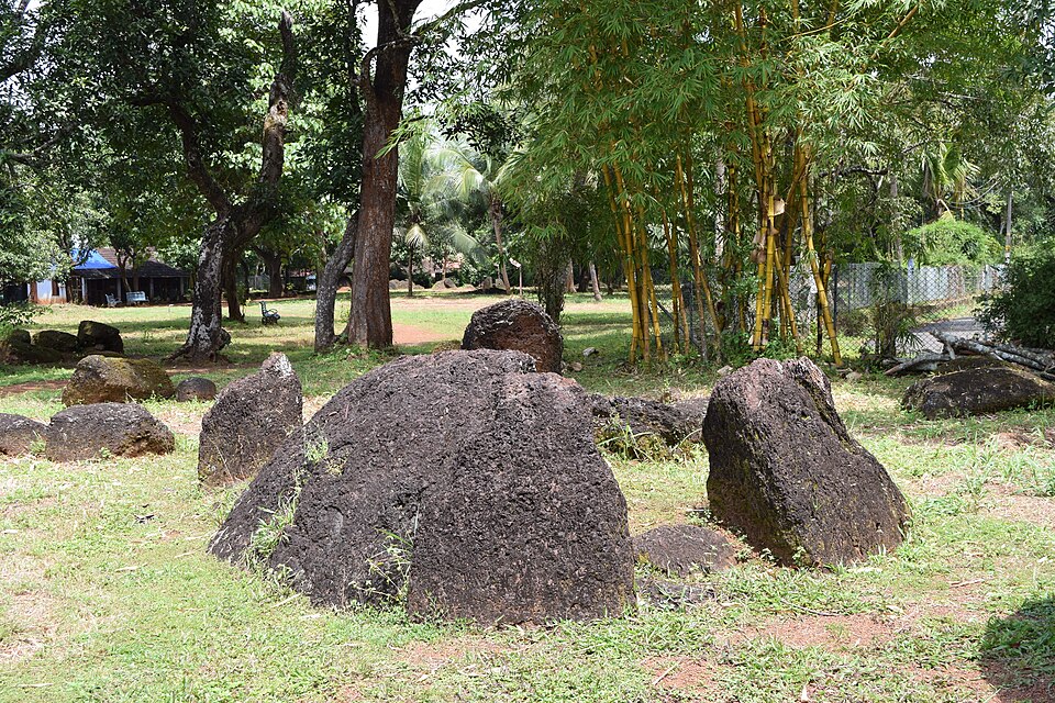 File:Kudakkallu Parambu DSC 0639.JPG