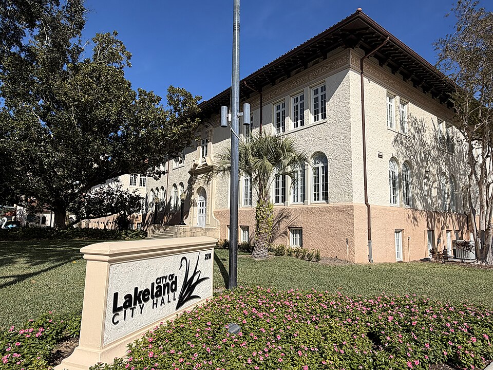 File:Lakeland city hall lakeland florida.jpg