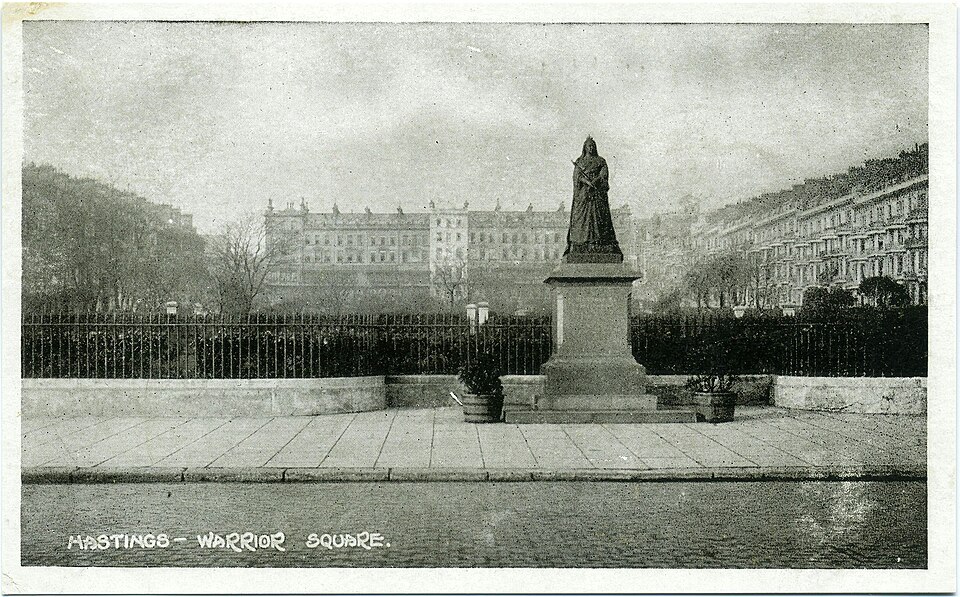 File:Warrior Square Hastings around 1900.jpg