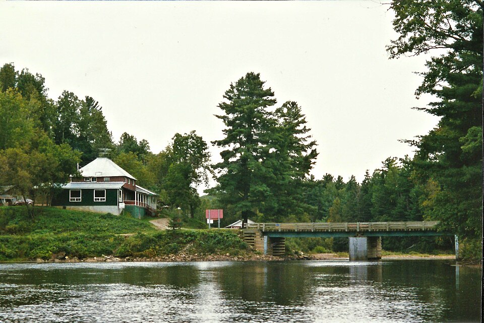 File:Black River Inn.jpg