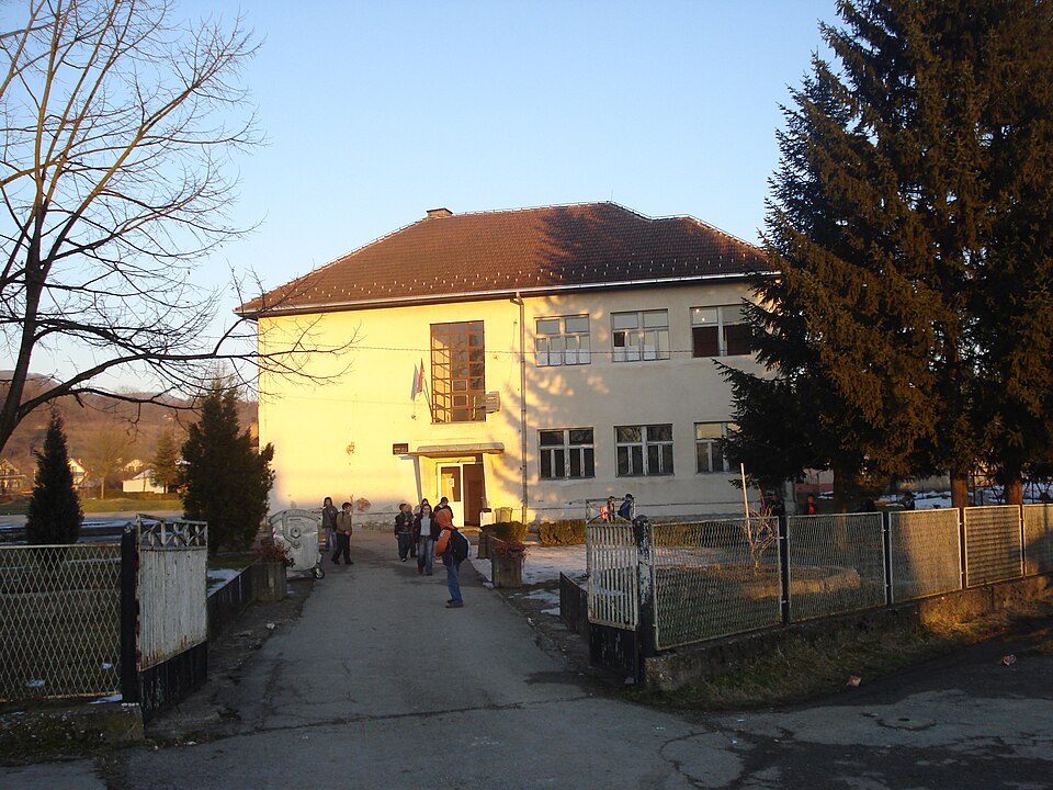 File:Donja Borina school.jpg