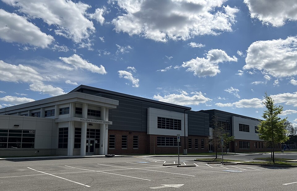 File:Elizabeth Holladay Elementary School.jpg