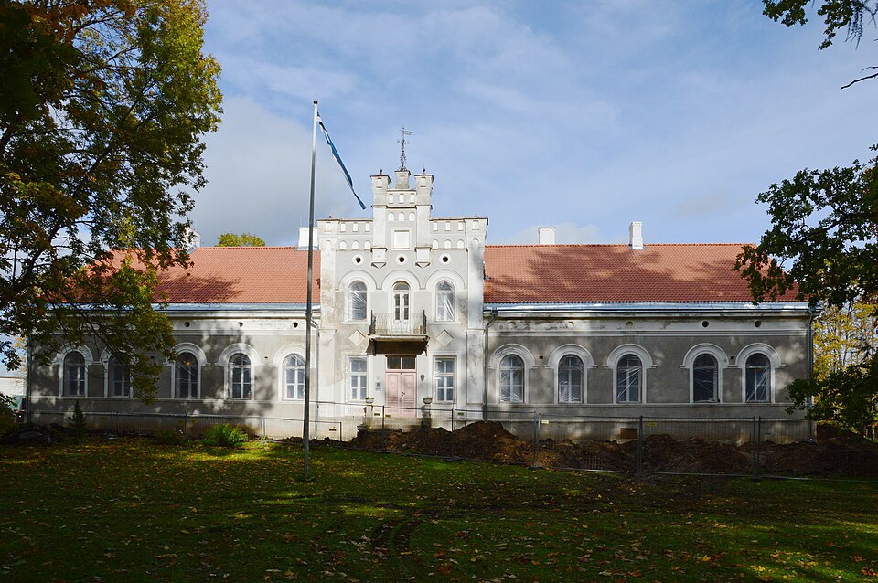 File:Illuka mõisa peahoone 01.JPG