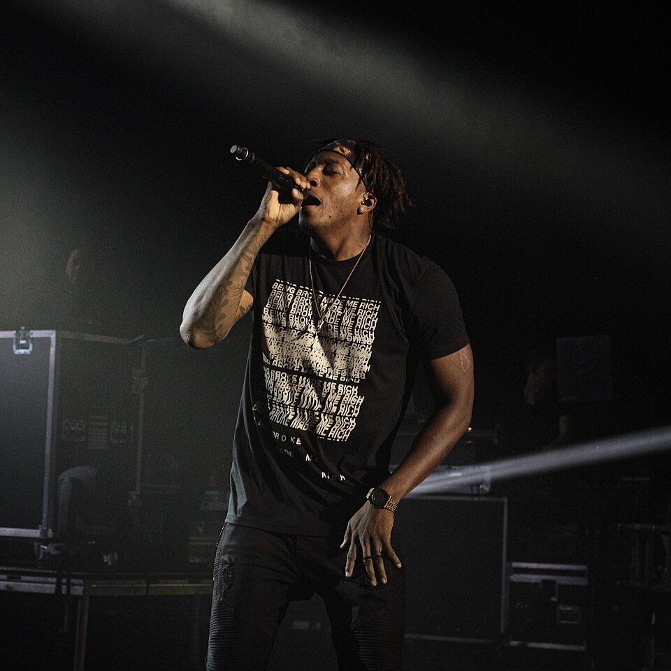 File:Lecrae performing live in 2017.jpg