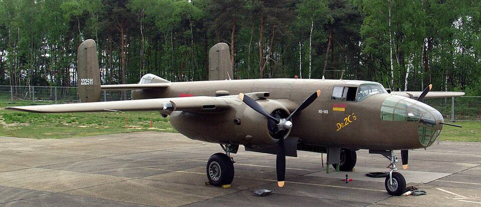 File:North American B-25 Mitchell (N320SQ).jpg
