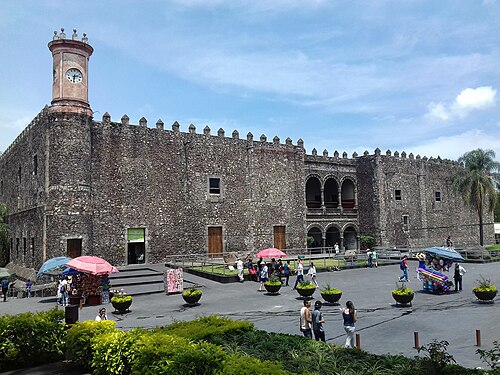 Palace of Cortés (1523-1528) in Cuernavaca, Mexico, this palace has a style that blends Gothic and Mudéjar