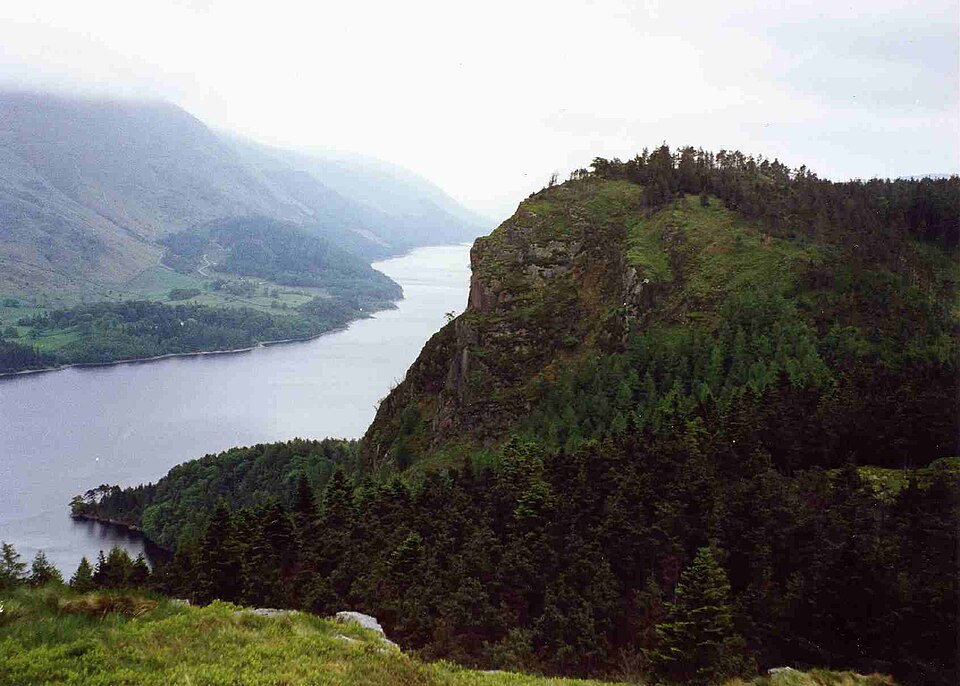 File:Raven Crag from Castle Crag.jpg