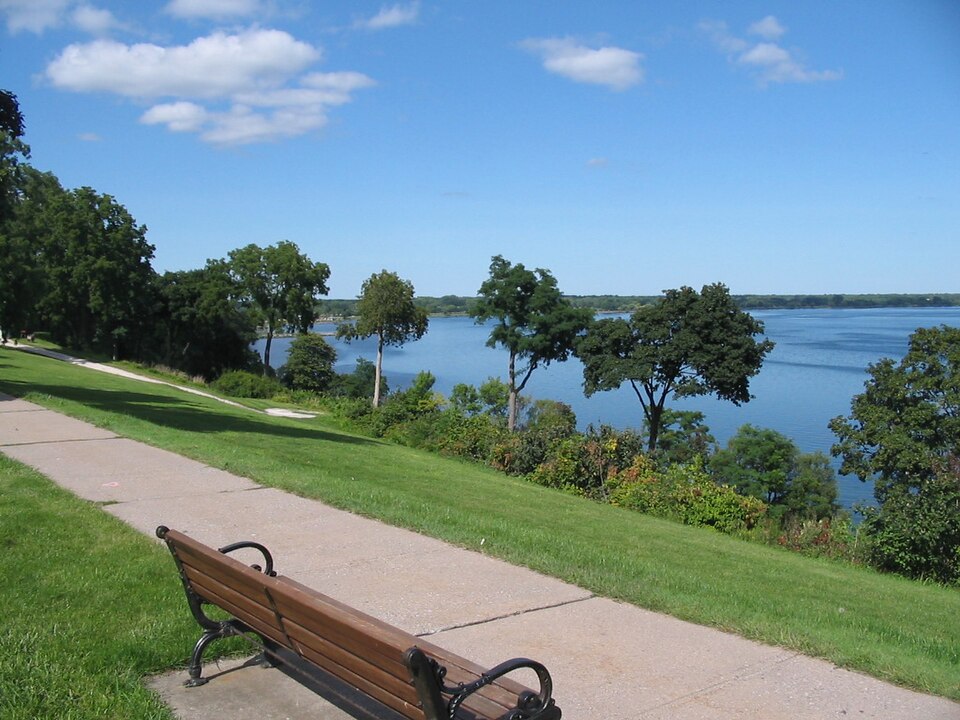 File:S. Main Bench.jpg